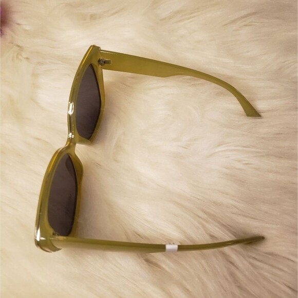 2/$25 🚨Torrid Womens NWT Classic Cateye Sunglasses Olive Green with Smoke Lens - Picture 5 of 7